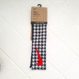 New nike head tie
